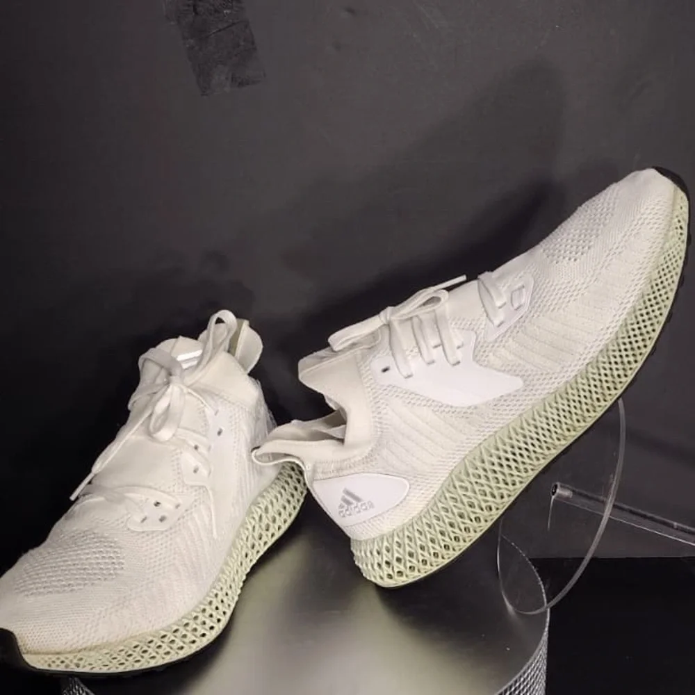 Adidas White Athletic Sneakers size 10.5 pre owned Exellent condition